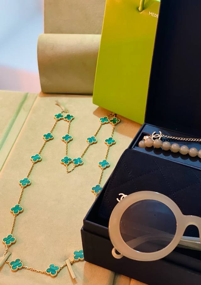 P740 V gold material Vca Van Cleef & Arpels four-leaf clover 20 malachite sweate