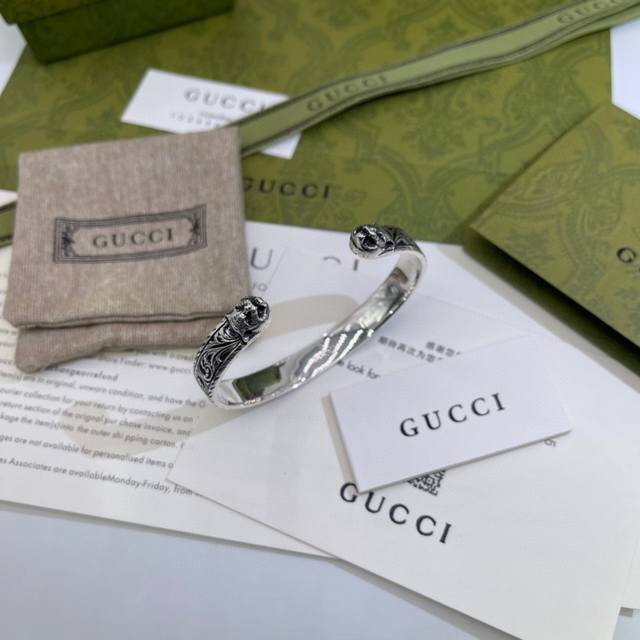 80 Gucci tiger head silver bracelet, open design, size not specified.