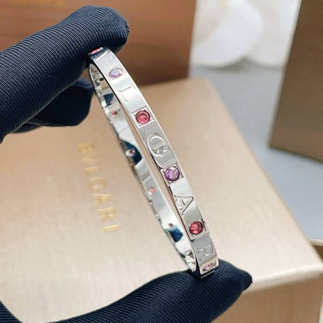 P80Bz001 Bvlgari's latest silver anvil bracelet, made of the same Zp brass mater P80Bz001 Bvlgari's latest silver anvil bracelet, made of the same Zp brass mater