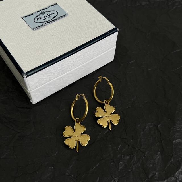 P120 Prada Retro Earrings - A new and highly sought-after item, exquisitely craf