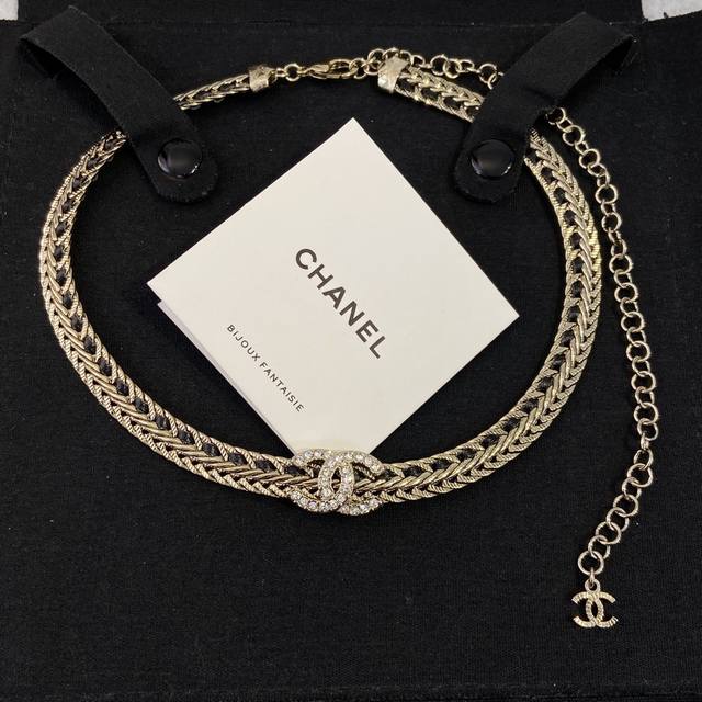 Xx520 P110 Ch Nel Xiang'er Snake Bone Pattern Chain Leather Choker Necklace in S
