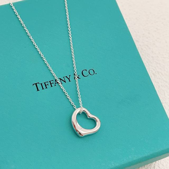 P80Tx098 Tiffany's latest silver heart necklace, made of brass, identical to the P80Tx098 Tiffany's latest silver heart necklace, made of brass, identical to the