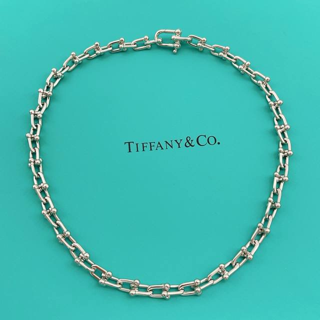 P80Tx085 Tiffany's latest U-shaped silver necklace, made of the same brass mater P80Tx085 Tiffany's latest U-shaped silver necklace, made of the same brass mater
