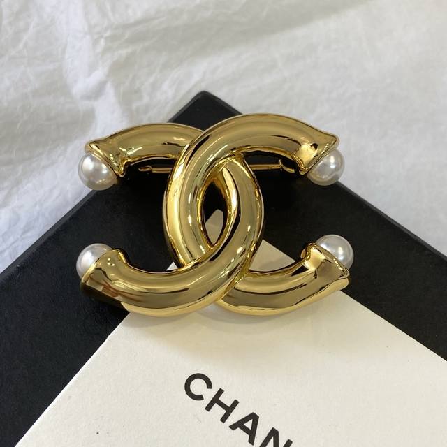 Xz1066 P100 Lustrous Pearl Double C Brooch 26 Early Spring New Arrival Absolutel