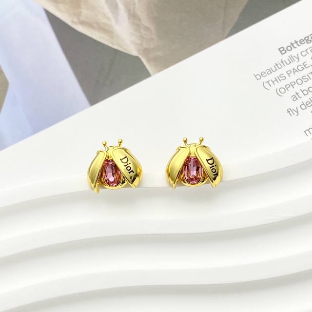 Today's New Arrival Code E3402 P70 Dior earrings, a hot-selling style, now avail Today's New Arrival Code E3402 P70 Dior earrings, a hot-selling style, now avail