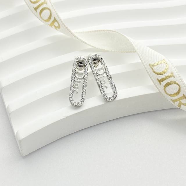 Today's New Arrival Code E3297 P60 Dior Stud Earrings Hot Selling Style New Arri Today's New Arrival Code E3297 P60 Dior Stud Earrings Hot Selling Style New Arri