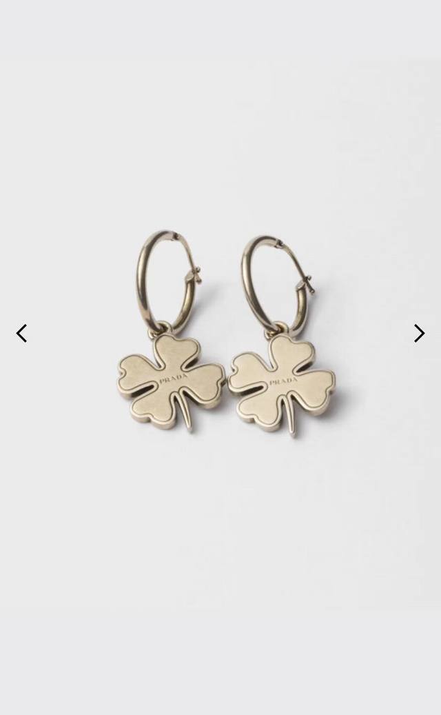 P120 Prada retro earrings, a hot new product, exquisite and stylish, making a go