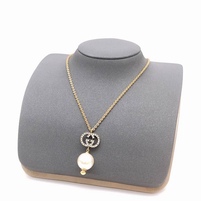 P70, serial number Gxl0064, Gucc* latest double G necklace with pearl pendant, c