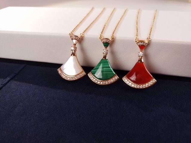 P90 Bulgari Necklace, New Arrival! Natural Malachite Fan Necklace. 18K Gold Plat P90 Bulgari Necklace, New Arrival! Natural Malachite Fan Necklace. 18K Gold Plat