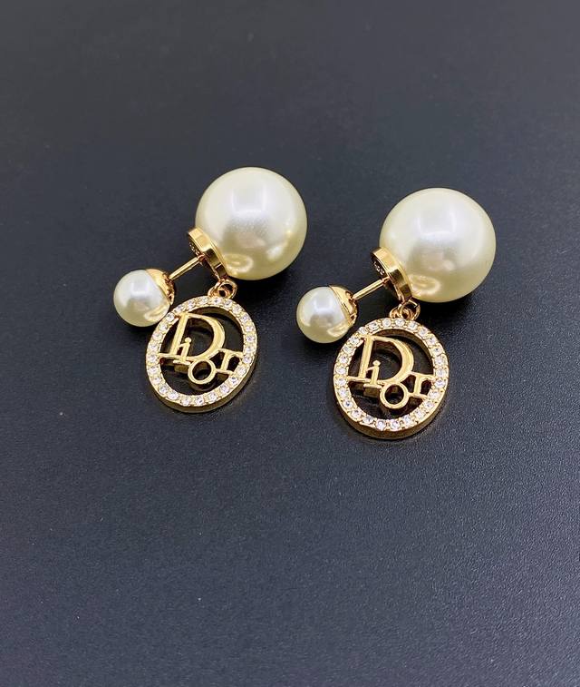 P70 Daor latest style oval pearl Do letter earrings, consistent with batch Z, br