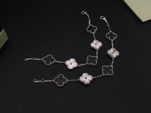 P80Vca Van Cleef & Arpels Clover 1.5 Five-Flower Bracelet with Laser Black Onyx