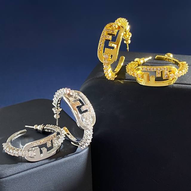 C-shaped earrings Fd92 P70 Fendi new European and American trendy light luxury g