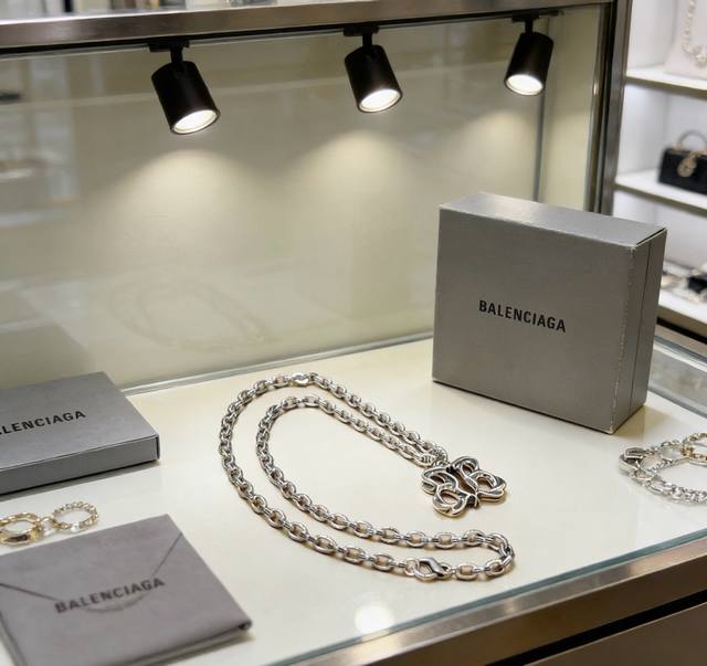 P160 Original Balenciaga Necklace, New Arrival. Exquisite craftsmanship, identic