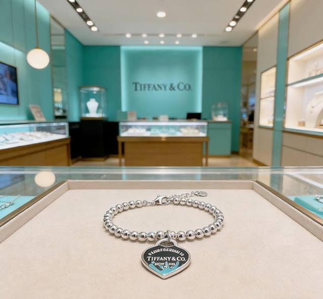 P90 Tiffany & Co. boutique-style fine silver bracelet, celebrity-endorsed retro P90 Tiffany & Co. boutique-style fine silver bracelet, celebrity-endorsed retro