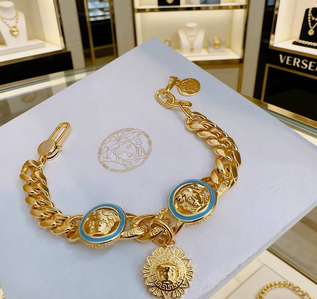 P190 High-quality Versace Medusa head bracelet, original single-piece, new count