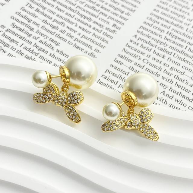 Today's New Arrival Code E3410 P80 Dior earrings, a hot-selling style, now avail Today's New Arrival Code E3410 P80 Dior earrings, a hot-selling style, now avail