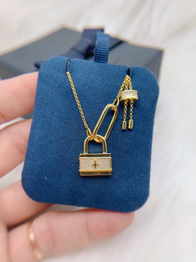 P90 A Batch M Monaco Shooting Star Lock Pendant Necklace! Lock in your loved one