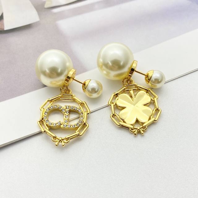 Today's New Arrival Code E3407 P80 Dior earrings hot-selling style, newly arrive Today's New Arrival Code E3407 P80 Dior earrings hot-selling style, newly arrive