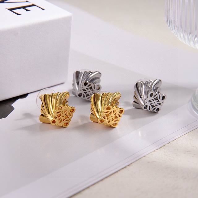 P60 feature a unique and versatile design. They'll redefine your impression of t