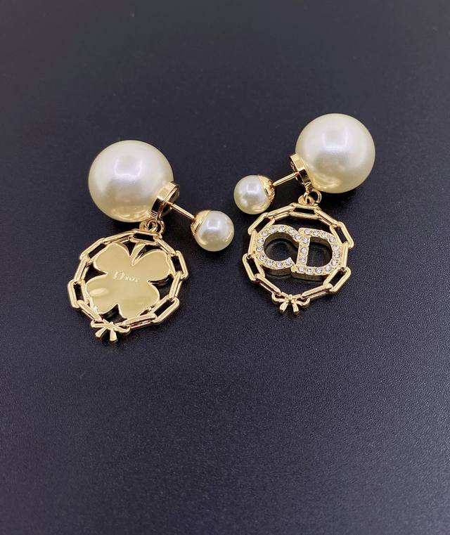 P70 Daor latest style large and small pearl hollow round Cd four-leaf clover ear