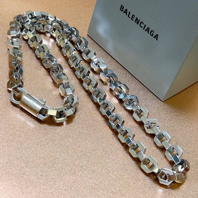 P320 High-quality original Balenciaga necklace, brand new, identical to boutique