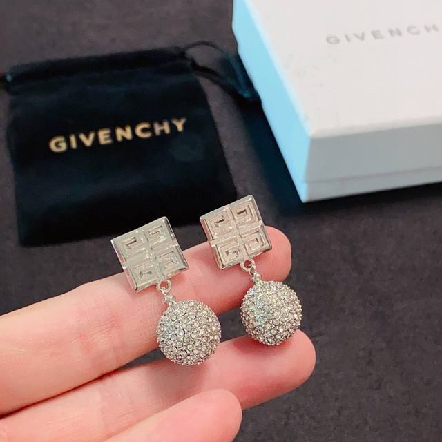 P80 New Givenchy full-diamond spherical pendant earrings, engraved logo earrings