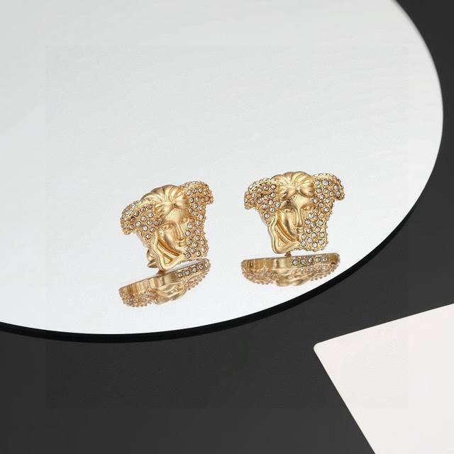 P70 This Versace gold stud earring is an elegant accessory, adorned with a Medus