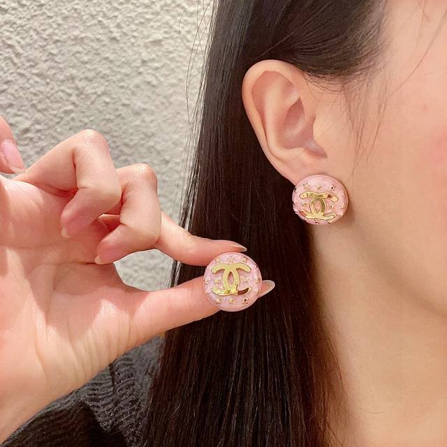 P110 香奈儿星星双C耳钉 P110 香奈儿星星双C耳钉