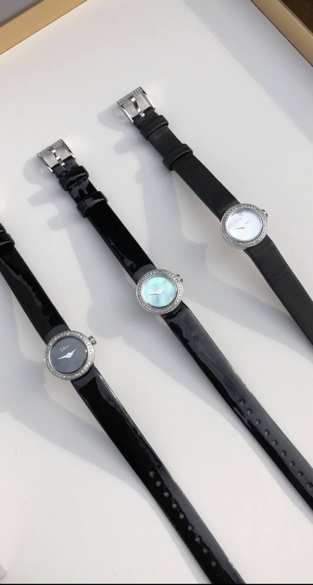P3900 Dior Mini D De Dior Satine watch, 19mm diameter, mother-of-pearl and diamo
