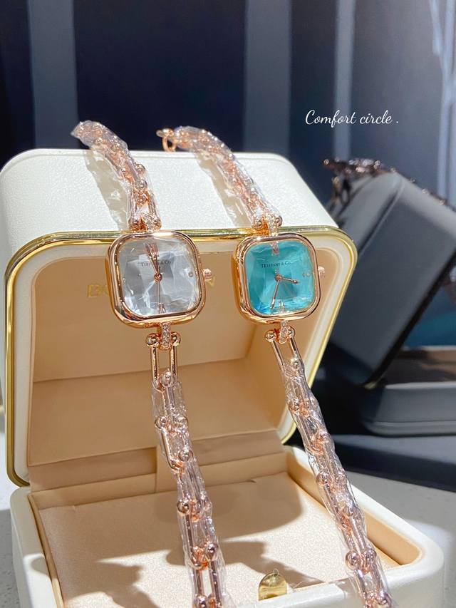 P190 新款推荐 Tiffany＆Co.新款腕表 它不仅是一款计时工具，更是时尚与品味的象征。外观设计：简约而不简单，独特的方形表壳，更显奢华与精致，搭配精致