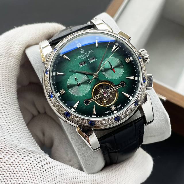 810复杂时计 奢华大气 经典新品 震撼上市 最新 :百达翡丽 多功能精品 大飞轮设计 类型 :精品男士腕表 表带 :真牛皮表带 机芯 :高端全自动机械机芯 镜 810复杂时计 奢华大气 经典新品 震撼上市 最新 :百达翡丽 多功能精品 大飞轮设计 类型 :精品男士腕表 表带 :真牛皮表带 机芯 :高端全自动机械机芯 镜