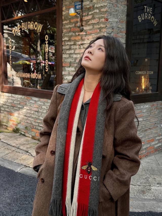 p170 男女同款，百分百纯羊绒 Gucci 高端羊绒针织围巾！ 可正式，可随意，非常Classical的设计。这款织法比较难，又很费纱线，工艺难度非常大！！！