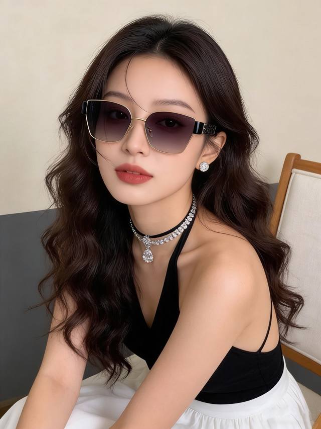 p90 芬迪 开春新款 潮流爆款 时尚方框偏光太阳镜 高品质 佩戴舒适 网红潮款墨镜 女士高清偏光太阳镜 高品质镜框 型号：Fd6370
