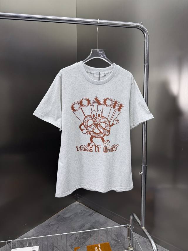 110 寇驰短袖T恤代购级Coach蔻驰情侣款时尚新款胶印胸前字母图案工艺打造时尚潮流短袖T恤 爆款独家货品～现货3000+海外专柜最新款！这款短袖T恤来得太是