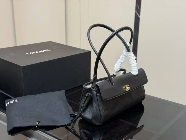 p270 配折叠盒 香奈儿中古Vintage Chanel Cerf 一直很想找一只香奈儿的中古包 锁定在方胖子 贝嫂 31Bag这些热门款上 无意中发现这只C