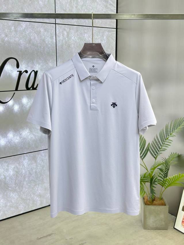 p220 迪桑特 2026Ss夏季新款字母Logo男士翻领polo衫！经典商务男款，高端男装的天花板级别的商务男款！简约时尚大气不失优雅，单穿内搭体面过人，品质