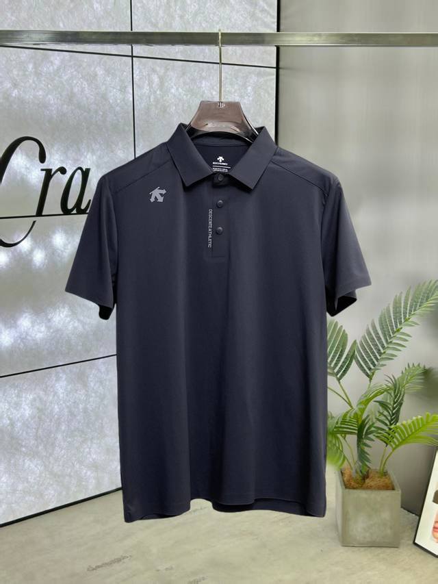 p220 迪桑特 2026Ss夏季新款字母Logo男士翻领polo衫！经典商务男款，高端男装的天花板级别的商务男款！简约时尚大气不失优雅，单穿内搭体面过人，品质