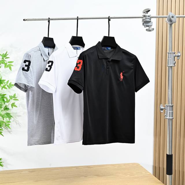 p120 Ralph Laurenq拉夫劳伦夏季刺绣大马翻领polo衫 胸前大马标刺绣，比普通小马标更大、更醒目，是品牌辨识度很高的设计。 左臂上的红色数字“3