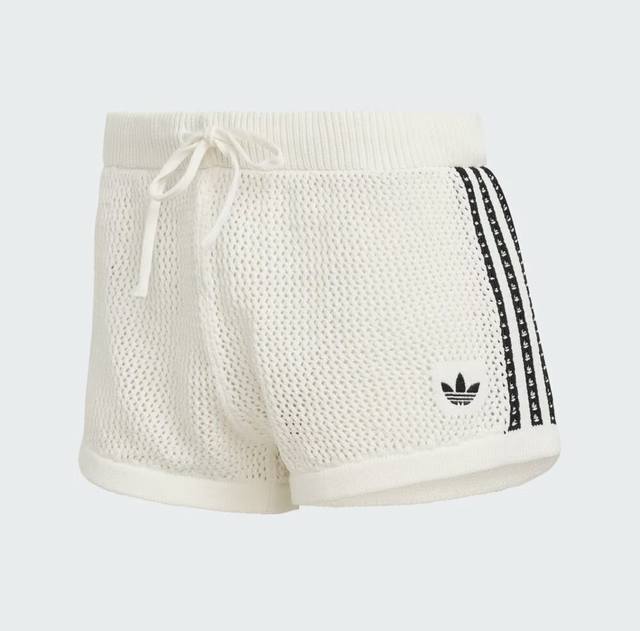110 Adidas三叶草镂空针织短裤 镂空针织面料，透气又舒适，夏天穿超合适！经典三条杠+三叶草Logo，复古运动感满满 松紧腰+抽绳设计，适合各种身材，短款