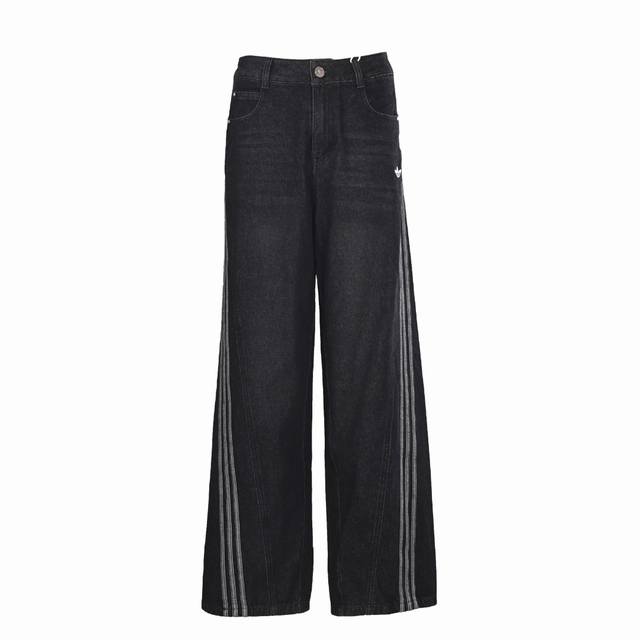 290 Adidas阿迪达斯Ad 三叶草黑色牛仔长裤女款 水洗做旧丹宁面料 复古感满满 经典三条纹 运动感十足又很休闲 宽松版型 日常穿搭或轻运动都Ok 牛仔面