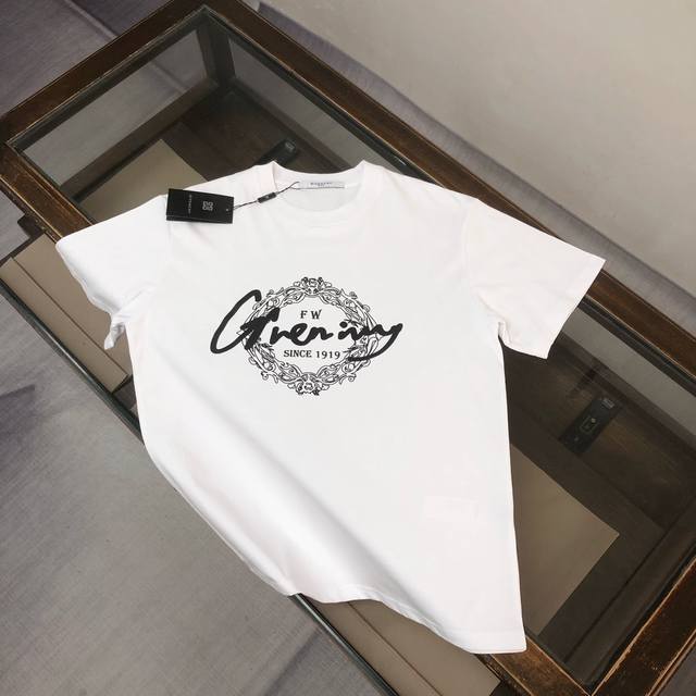 p100 Gvc 纪梵希 春夏最新款短袖T恤，男女同款定制专属纯棉面料，定制原版工艺螺纹，印花字母Logo点缀！简约大方，从容百搭，档次极高，完美融入时尚还有风