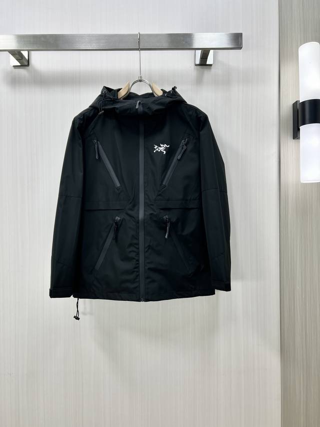 p420Arcteryx 始祖鸟 2026春季新款男士夹克外套，原单三标齐全高端版本！收纳型连帽专柜定制面料 透气舒适度高，细节无可挑剔，品牌元素设计理念，专业
