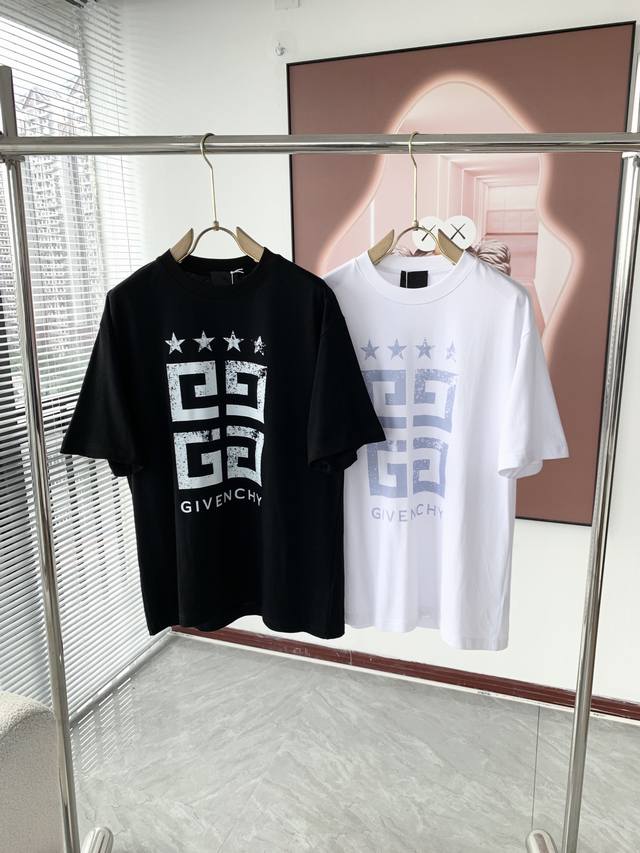 p100 纪梵希 春夏男女同款情侣款最新的贸易订单短袖T恤，全品相！！网红款！采用Logo图案压胶设计！上身舒适透气，不僵硬，整体有着丰富的立体感，品质出口订单