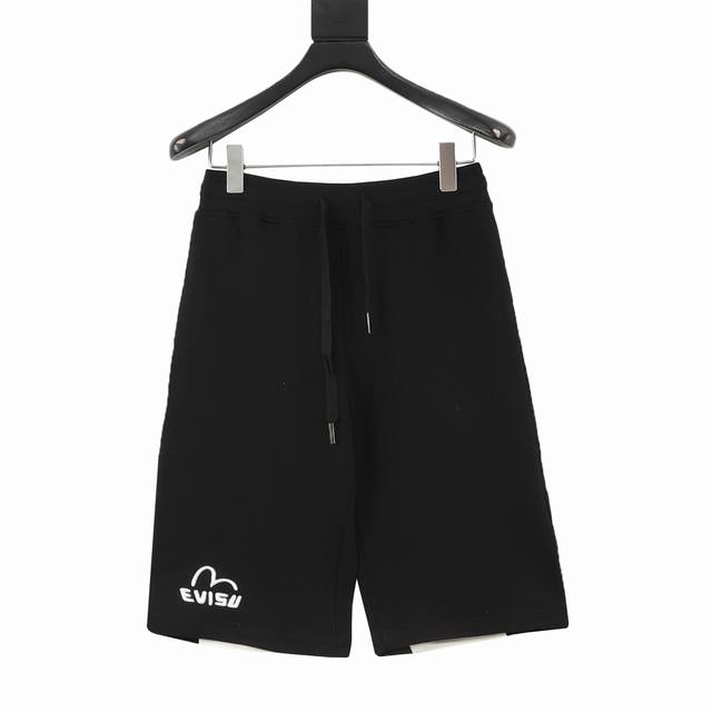 200 Evisu 经典大M印花短裤 裤子采用舒适棉布，版型修身 前幅采用经典海鸥图案，后幅采用经典大M印花 ，轻松穿出型格。 Size：S-Xxl