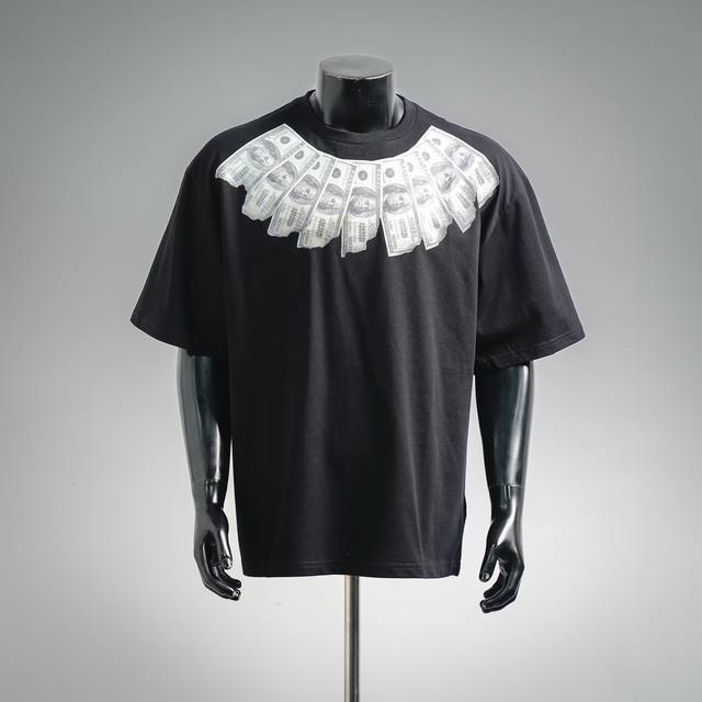 180 Supreme × Mm6 Maison Margiela 马吉拉 联名款 Ss26 美金美钞印花短袖T恤 马吉拉标志性解构美学碰撞 Supreme美式
