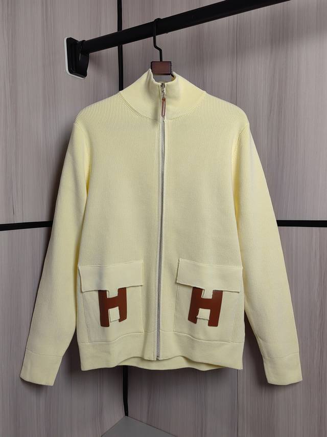 p190 Hermes 爱马仕秋冬装男女同款开衫，上身显年轻时尚， 前幅大口袋设计，年年都穿的经典款必须选择品质全部对色定染含羊毛的棉纱线，柔软亲肤，双层针织很