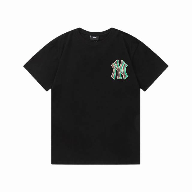 上新 170 高版本 Mlb方块Logo短袖 男女情侣复古老花立体印花Logo，上身潮奢感十足，轻松展现丰富的视觉效果 吊牌可扫码验证，1衣1码 颜色：黑色 白