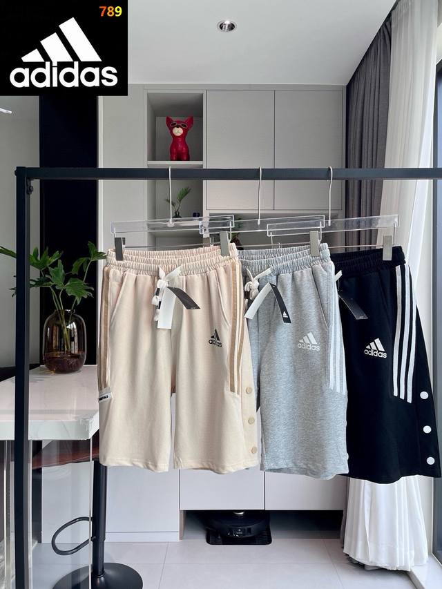 p140 Adidas 阿迪达斯夏季休闲五分裤运动情侣短裤 ，经典百搭永不过时系列，绝佳出行穿搭必备百搭单品 高品质纯棉面料 上身舒适透气不闷热，腰部松紧随意调