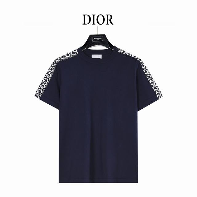 180 Dior 迪奥 肩袖提花织带拼接短袖T恤 原9800购入，这款针织衫短袖向经典图案致敬。采用棉质平纹针织面料精心制作， 衣袖饰以Oblique提花条形细