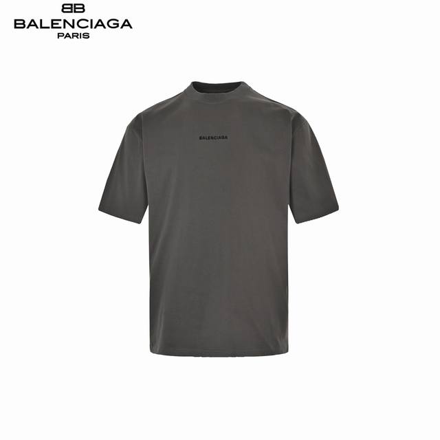 160 Balenciaga 巴黎世家 前后刺绣短袖-灰 采用32支双纱 260克重面料 进口针织针梳棉进行制作,厚度适中,有垂感又有轮廓型,上身就是一个舒适! 160 Balenciaga 巴黎世家 前后刺绣短袖-灰 采用32支双纱 260克重面料 进口针织针梳棉进行制作,厚度适中,有垂感又有轮廓型,上身就是一个舒适!